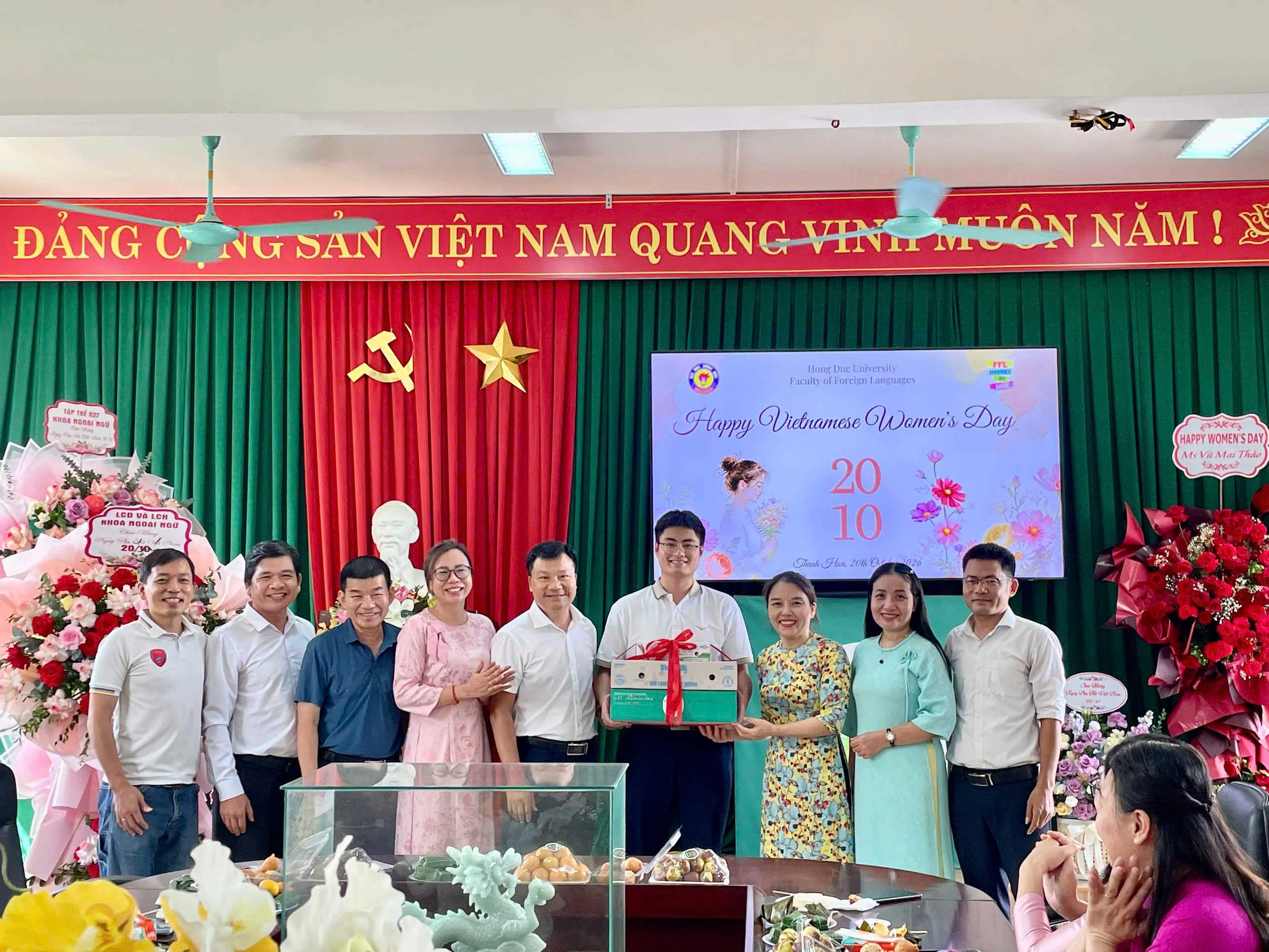 KHOA NGOẠI NGỮ LAN TỎA YÊU THƯƠNG NHÂN NGÀY PHỤ NỮ VIỆT NAM 20/10